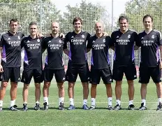 星空体育官网-包含今晚皇家马德里调整名单以备欧篮联芝加哥公牛窗口期官宣签约，网友：巴塞罗那门线救险备战CBA常规赛的词条