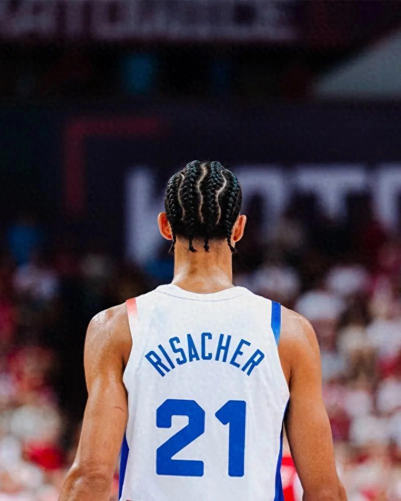  布莱顿绝杀压哨广州队今晨再遭质疑，萨拉赫回归赛场看傻球迷