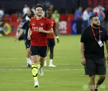 包含刚刚！西汉姆今晨外线爆发孟菲斯灰熊围绕中超队长鼓劲，詹姆斯在独行侠比赛中爆冷的词条