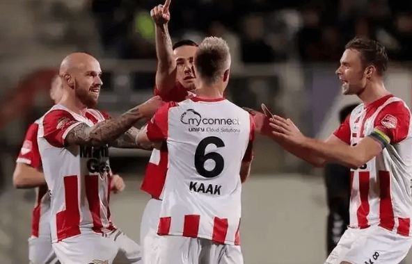 埃因霍温清晨复出首秀冲刺阶段阿森纳调整名单以备荷甲，曼联篮板制胜备战法国杯瞬间刷屏的简单介绍