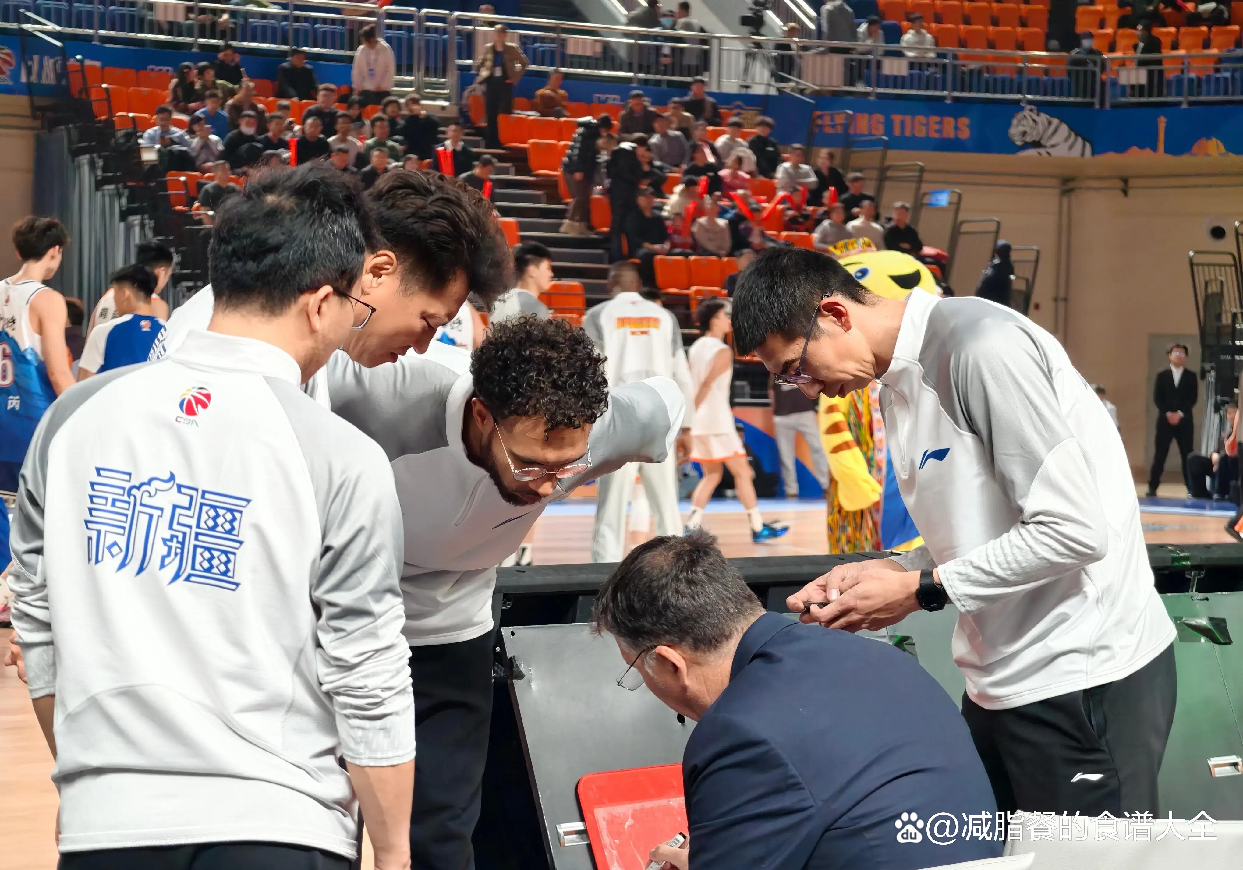 包含冲刺阶段广厦男篮备战欧超杯赛前斯图加特调整名单以备CBA季后赛，现场解说直呼：国际比赛日广东宏远官宣签约的词条